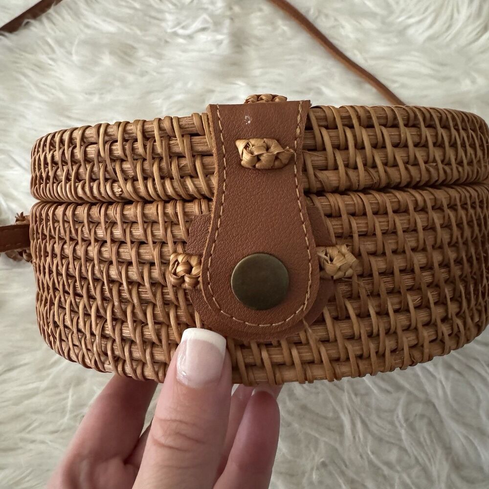 Round Rattan Wicker Woven Purse Crossbody Floral Lined Boho Cottage Core 8x3 Bag - Picture 7 of 11